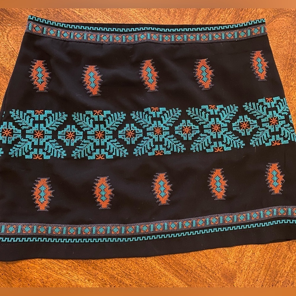 Los Angeles Embroidery Skirt - Picture 2 of 4